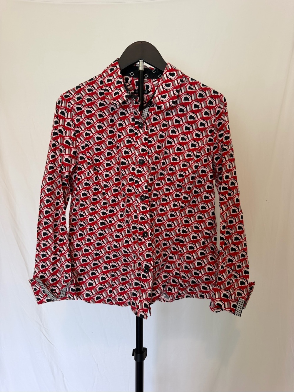 600 West Printed Button Front Blouse Size M Red Black White